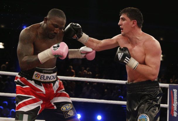 Marco Huck (r) lands right cross on Afolabi