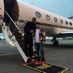 Gervonta  Floyd standing outside Floyd's jet.JPG2