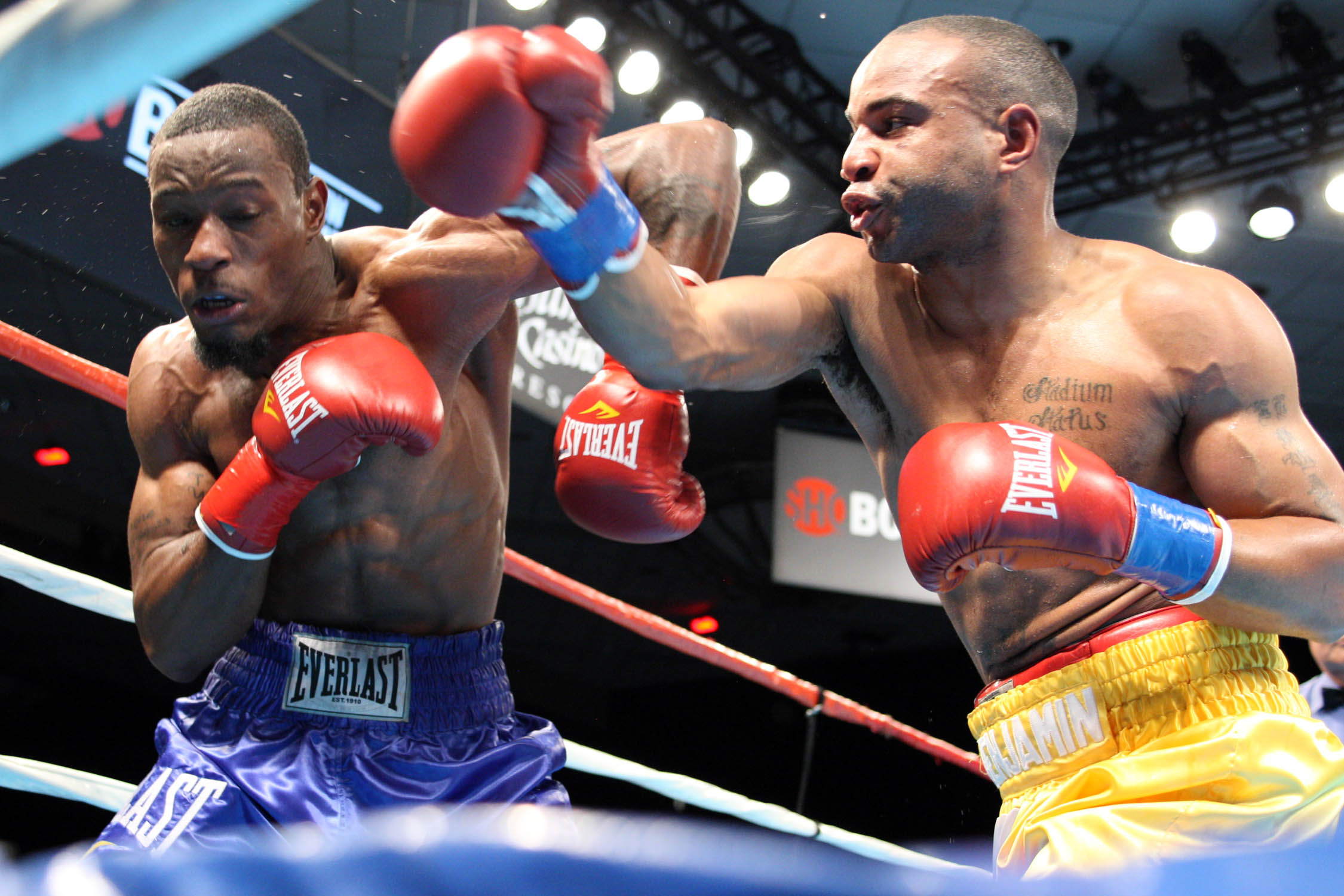 �Kid� Carson Jones of Oklahoma City , Okla. , landed blow after blow against Brunson in his SHOWTIME debut at the Chumash Casino 